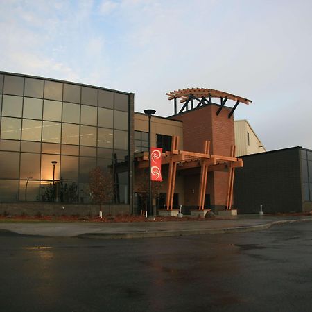 Best Western Premier Denham Inn & Suites Leduc Exterior photo