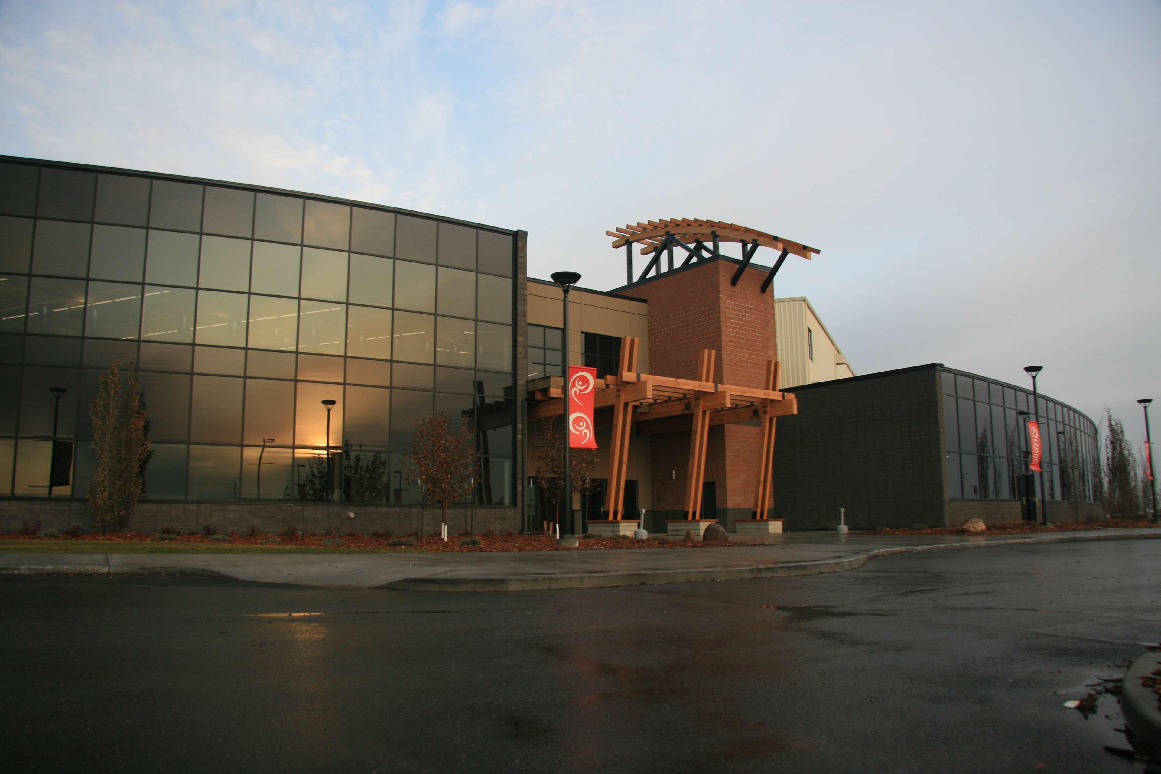 Best Western Premier Denham Inn & Suites Leduc Exterior photo